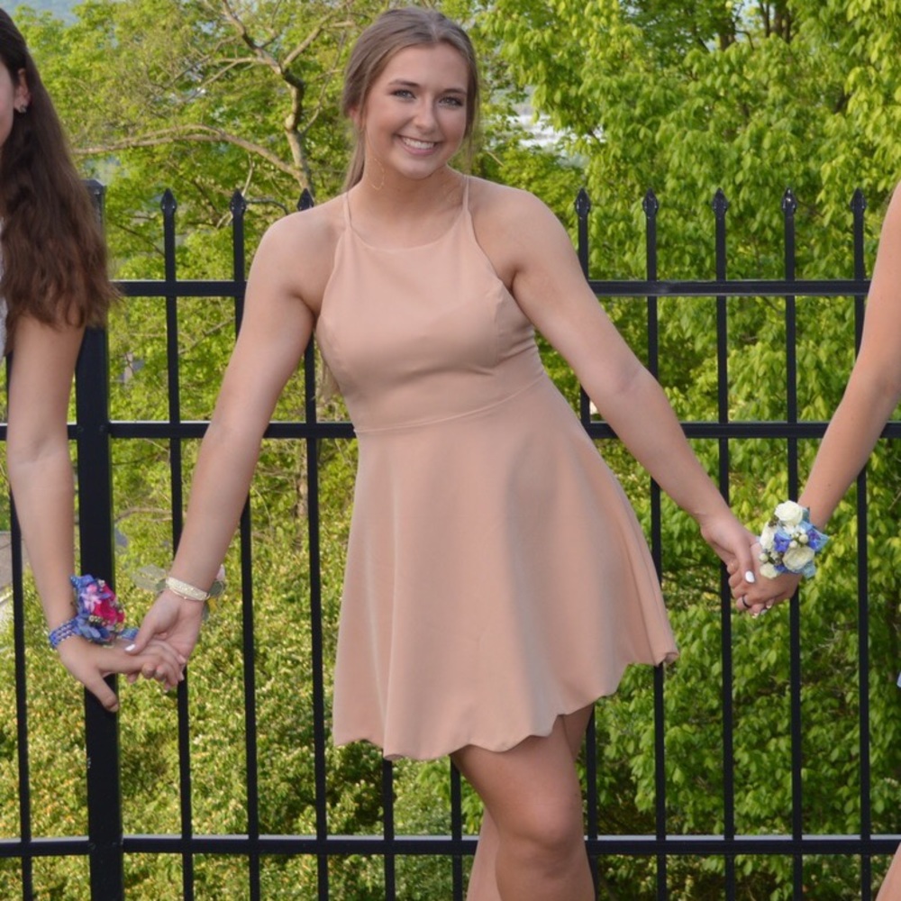 nude lulu’s dress size medium